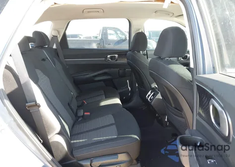 2022 Kia Sorento Lx z USA, uszkodzony, nr VIN 5XYRG4LC4NG140392